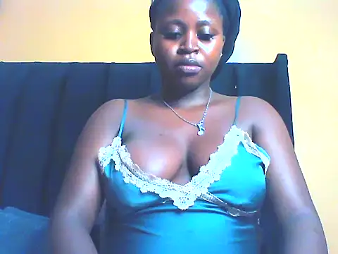 Snapshot of EboniesBelle chatting on April 2026 05:32:02 AM EboniesBelle online show from April 2026 05:32:02 AM