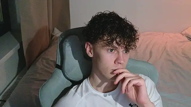 cute thomas online show from April 2026 08:32:02 PM