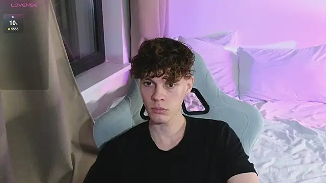 Snapshot of cute_thomas chatting on May 2026 08:05:02 PM cute thomas online show from May 2026 08:05:02 PM