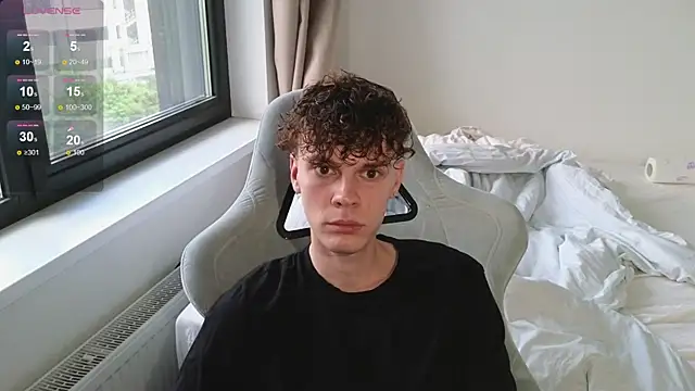 Snapshot of cute_thomas chatting on May 2026 05:32:02 PM cute thomas online show from May 2026 05:32:02 PM