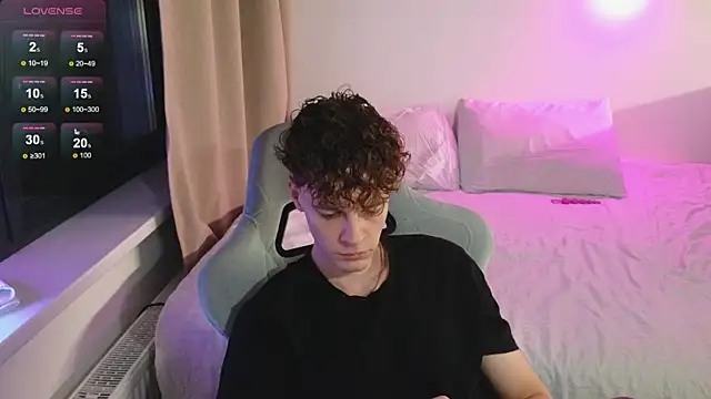 Snapshot of cute_thomas chatting on July 2026 08:03:02 PM cute thomas online show from July 2026 08:03:02 PM