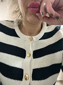 Snapshot of AmazingBitch chatting on February 2026 02:07:03 AM AmazingBitch online show from February 2026 02:07:03 AM