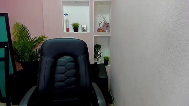 Persephoni online show from December 2025 05:36:02 AM