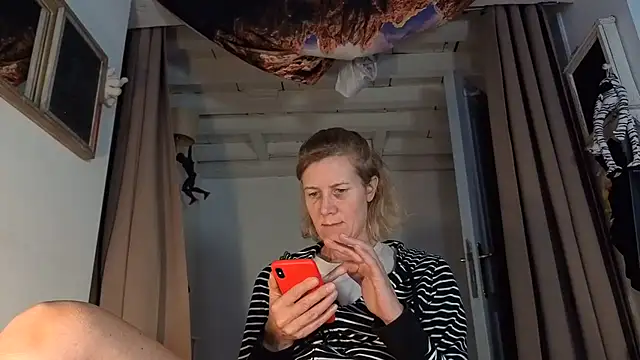 Snapshot of Lola_Belgium chatting on June 2026 10:27:01 AM Lola Belgium online show from June 2026 10:27:01 AM