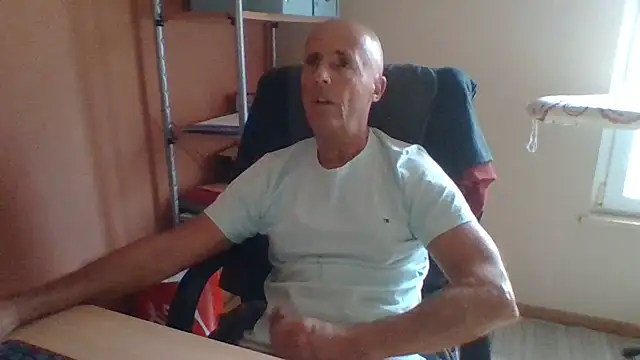 Snapshot of olibrius71 chatting on October 2025 02:18:02 PM olibrius71 online show from October 2025 02:18:02 PM