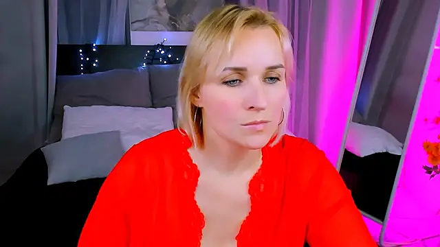 Snapshot of Karinella_x chatting on January 2025 12:13:01 AM Karinella x online show from January 2025 12:13:01 AM