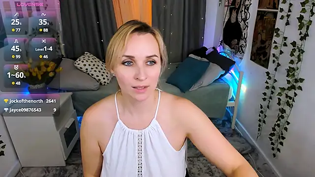 Snapshot of Karinella_x chatting on March 2025 12:17:01 AM Karinella x online show from March 2025 12:17:01 AM