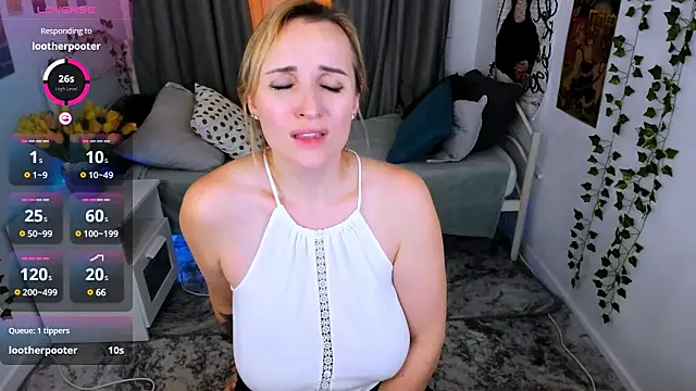 Snapshot of Karinella_x chatting on March 2025 03:20:01 AM Karinella x online show from March 2025 03:20:01 AM