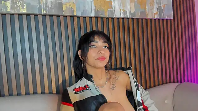 LauraAristizabal online show from December 2025 07:53:02 PM