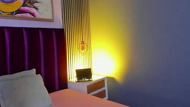 LauraAristizabal online show from April 2026 12:04:01 AM