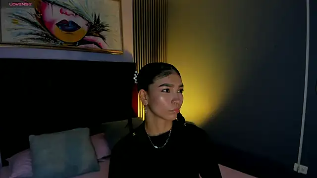 LauraAristizabal online show from April 2026 12:34:02 PM