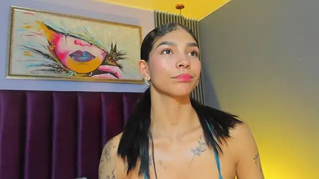 Snapshot of LauraAristizabal chatting on May 2026 11:42:01 PM LauraAristizabal online show from May 2026 11:42:01 PM