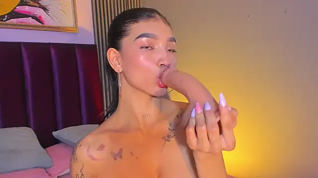 LauraAristizabal online show from July 2026 12:17:01 AM
