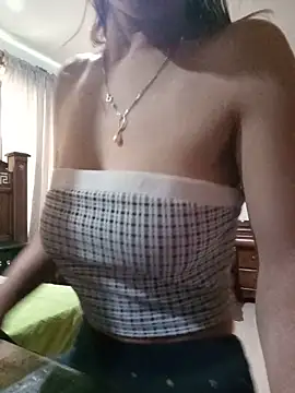 Snapshot of MINI_Petite chatting on May 2026 07:19:01 PM MINI Petite online show from May 2026 07:19:01 PM