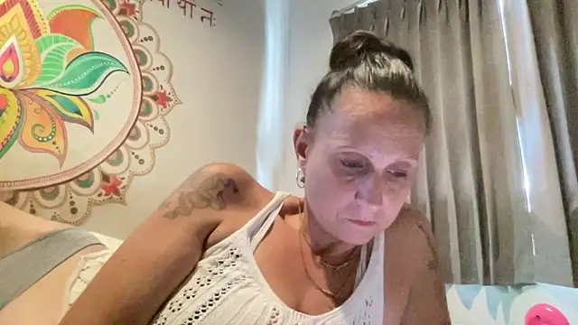 Snapshot of Sexy-Mel chatting on December 2025 04:53:02 AM Sexy-Mel online show from December 2025 04:53:02 AM