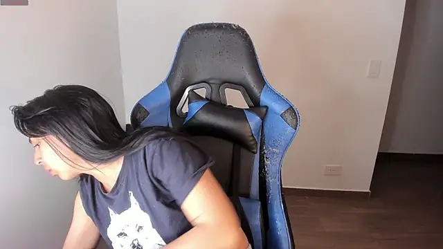 Miss Nicole online show from October 2025 01:27:02 AM