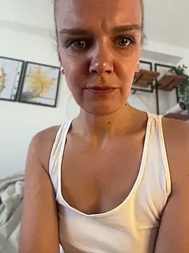 Snapshot of Suesse_Schnitte chatting on May 2026 10:01:01 AM Suesse Schnitte online show from May 2026 10:01:01 AM