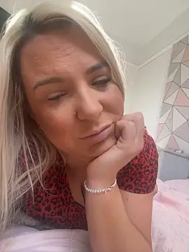 Bustyblondebabe32 online show from April 2026 09:32:02 AM