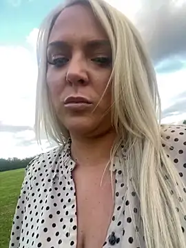 Snapshot of Bustyblondebabe32 chatting on June 2026 07:40:01 PM Bustyblondebabe32 online show from June 2026 07:40:01 PM