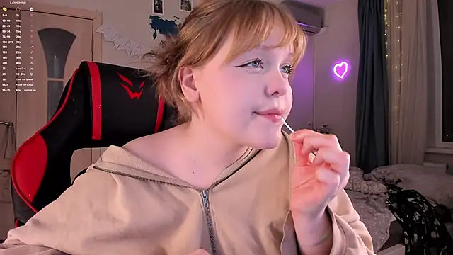 LisaLaas online show from December 2024 04:49:01 PM