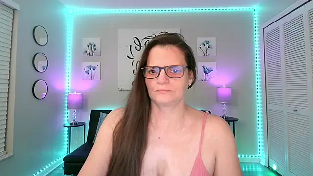 Snapshot of -Samie- chatting on June 2026 10:17:02 AM -Samie- online show from June 2026 10:17:02 AM