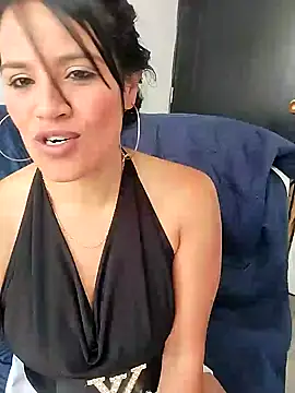 Snapshot of zhayra_rose chatting on December 2024 04:20:02 PM zhayra rose online show from December 2024 04:20:02 PM