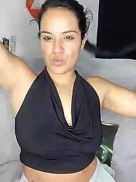 Snapshot of zhayra_rose chatting on January 2025 03:27:02 AM zhayra rose online show from January 2025 03:27:02 AM