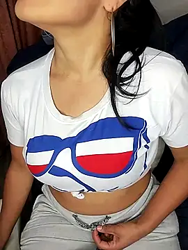 Snapshot of zhayra_rose chatting on March 2025 05:24:02 AM zhayra rose online show from March 2025 05:24:02 AM