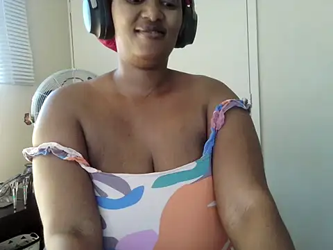 Snapshot of Charlie-Crawford chatting on June 2026 07:10:01 AM Charlie-Crawford online show from June 2026 07:10:01 AM