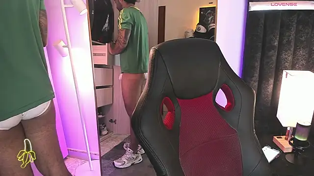 ItsMeEros online show from April 2026 11:13:02 PM