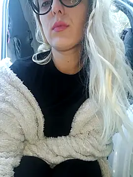 dolcehelena993 online show from December 2025 02:13:01 PM