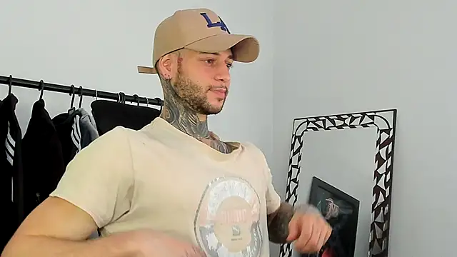  jamesleandros1 online show from December 2025 07:53:02 PM