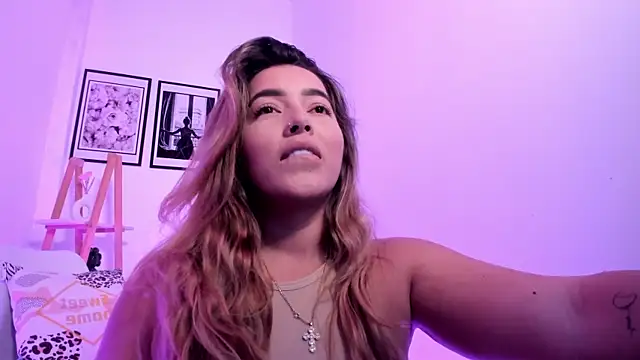 sofihill01 online show from June 2026 06:47:01 PM