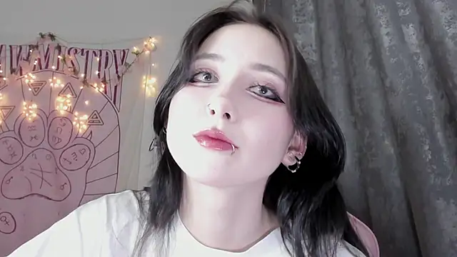 Holy420lolii online show from October 2025 06:35:02 PM