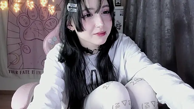 Holy420lolii online show from November 2025 06:29:01 PM