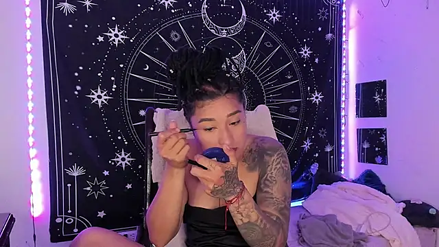 Eva Lee  online show from November 2025 07:19:01 AM