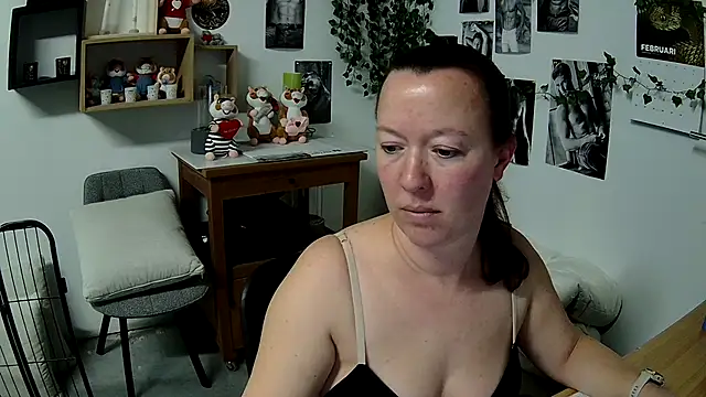 Snapshot of AnyaKrey@xh chatting on February 2026 11:43:02 AM AnyaKreyxh online show from February 2026 11:43:02 AM