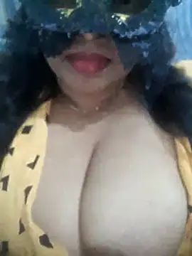Snapshot of chubby_wife chatting on June 2026 02:45:02 PM chubby wife online show from June 2026 02:45:02 PM