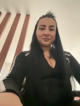 Abril Luv online show from November 2025 01:22:01 PM