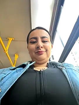 Abril Luv online show from December 2025 12:25:02 PM