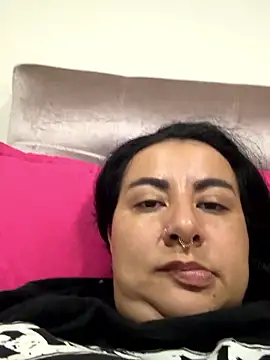 Abril Luv online show from January 2026 12:03:02 AM