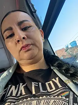 Abril Luv online show from February 2026 12:09:02 PM