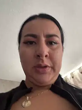 Abril Luv online show from May 2026 02:35:01 PM
