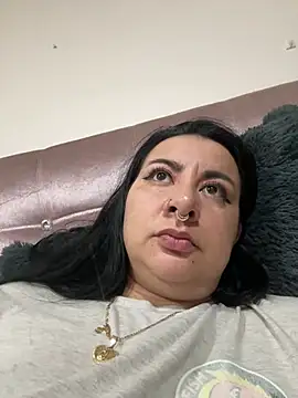 Abril Luv online show from June 2026 01:07:02 AM