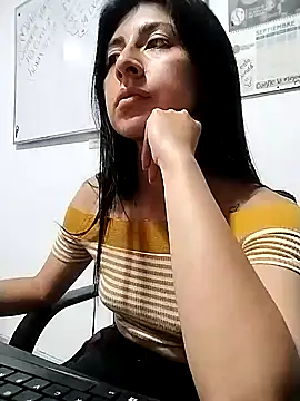 Snapshot of EmmaWilliamss chatting on December 2024 12:35:01 AM EmmaWilliamss online show from December 2024 12:35:01 AM