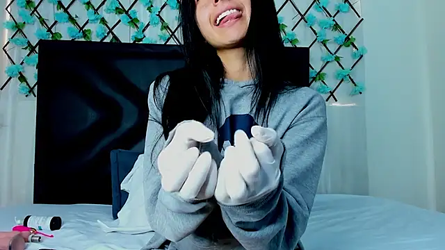 Snapshot of EmmaWilliamss chatting on January 2025 01:56:01 PM EmmaWilliamss online show from January 2025 01:56:01 PM