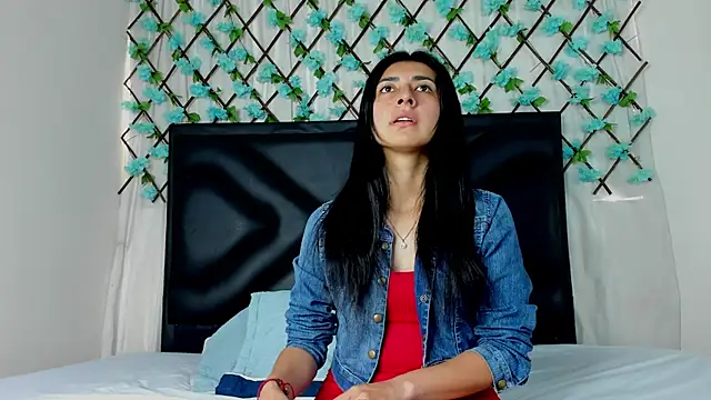 Snapshot of EmmaWilliamss chatting on February 2025 04:36:01 PM EmmaWilliamss online show from February 2025 04:36:01 PM