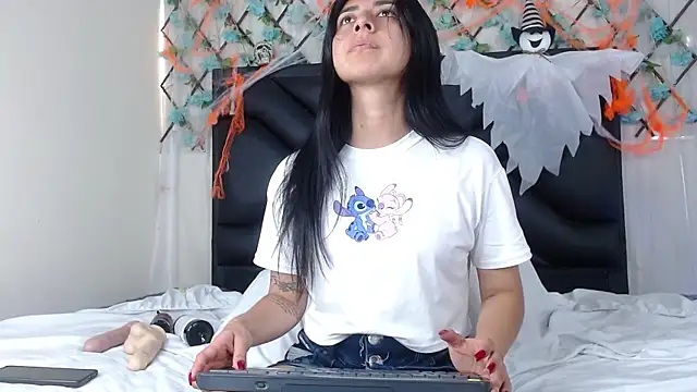 Snapshot of EmmaWilliamss chatting on October 2025 03:23:02 PM EmmaWilliamss online show from October 2025 03:23:02 PM