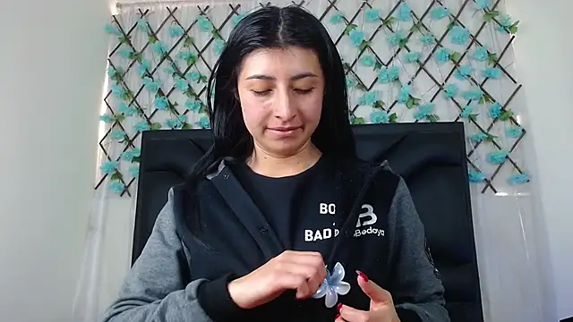 Snapshot of EmmaWilliamss chatting on November 2025 04:51:01 PM EmmaWilliamss online show from November 2025 04:51:01 PM