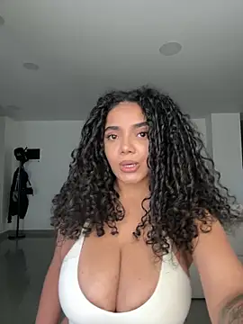 Snapshot of Mariecurl chatting on May 2026 10:39:01 PM Mariecurl online show from May 2026 10:39:01 PM